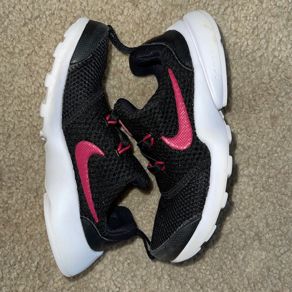 Nike toddler girl 9C slip on shoe